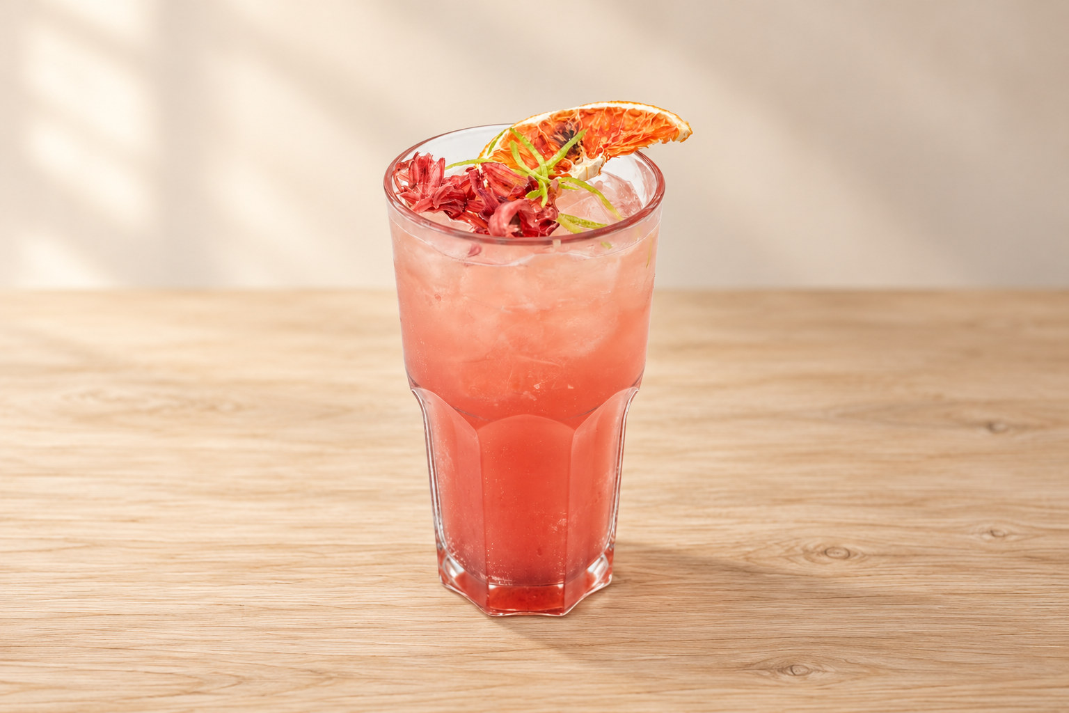 Gránátalmás-hibiszkuszos limonádé