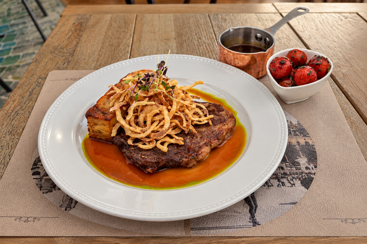 Rib-eye steak (220 gr.) Anna burgonyával, házi paradicsomsalátával